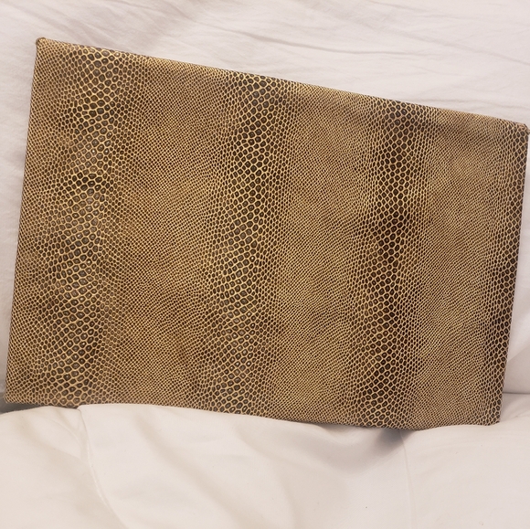 Bcbgmaxazria envelop embossed snakeskin clutch bag - Picture 3 of 3